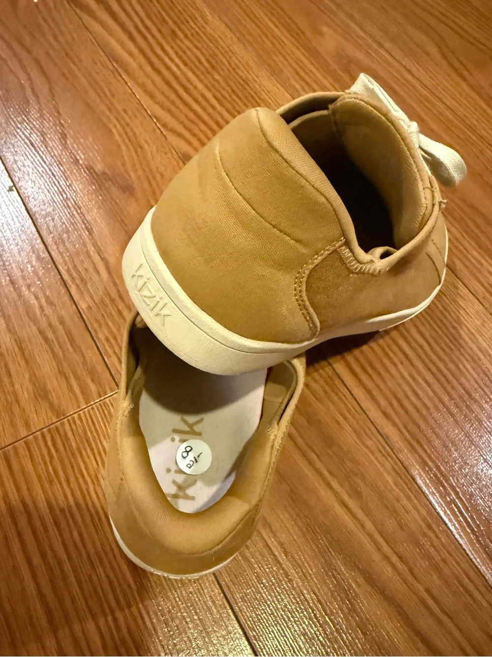 Kizik Tan Brown Canvas Low Top Sneakers Neutral Casual Walking Shoes Womens 10
